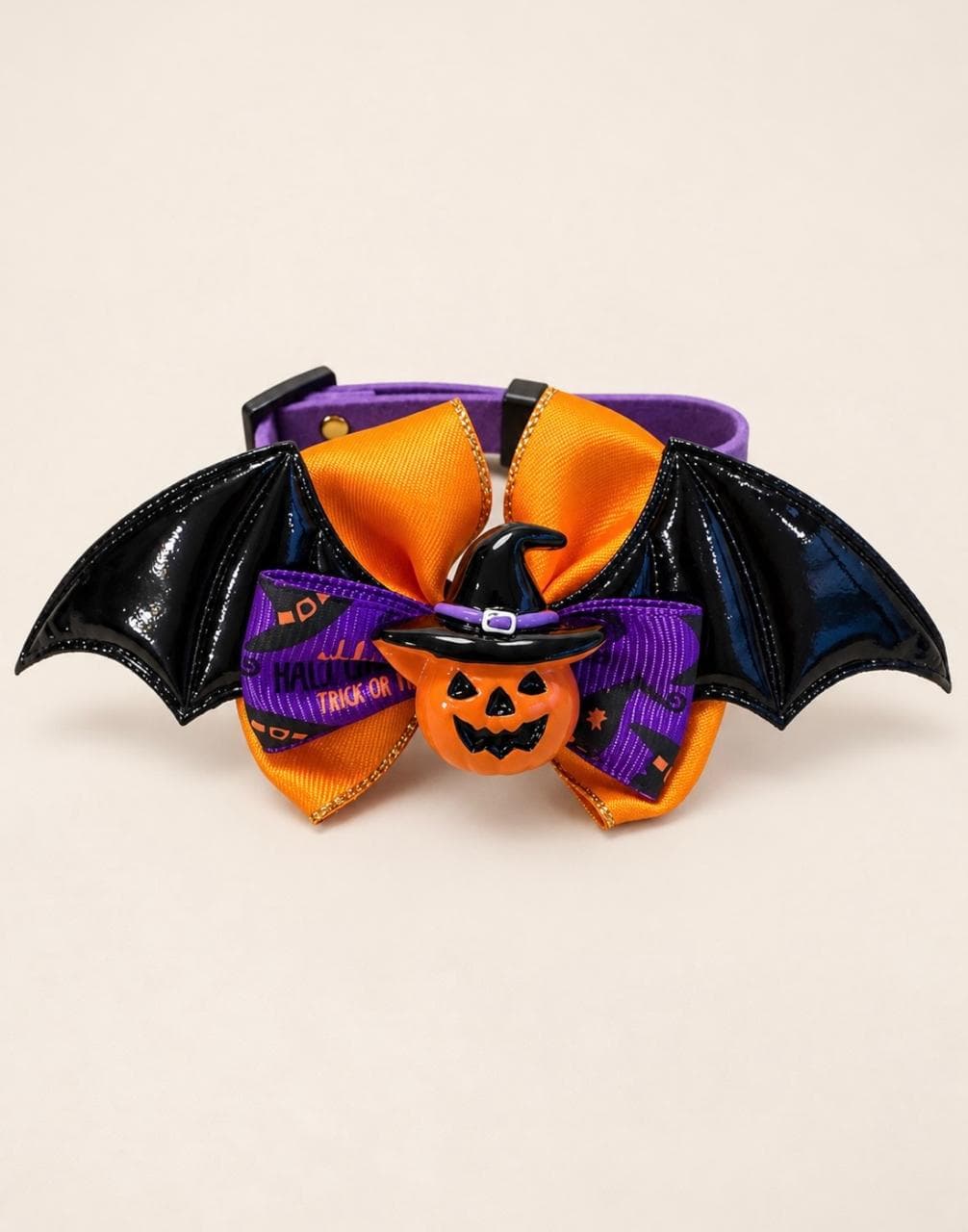 Collar morado y naranja con calabaza y alas